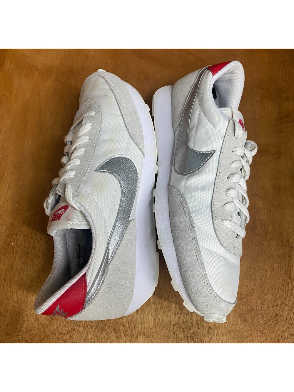 Nike Daybreak Running Shoes Womens Sz 9.5 Summit White Red Sneakers CK2351-105